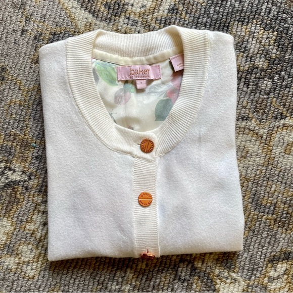 5/$25 Kids Ted Baker Cardigan - Picture 10 of 11